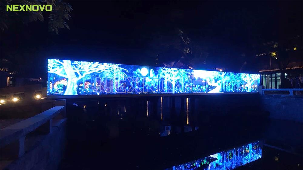 海宁盐官古城透明玻璃桥.jpg