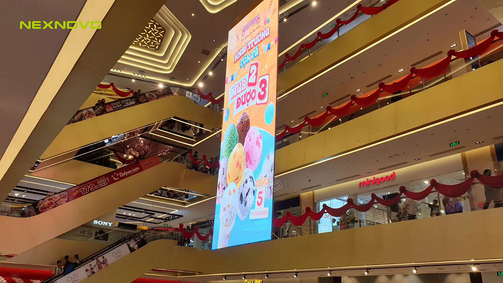 越南 Vincom 购物中心透明LED显示屏项目(图1)
