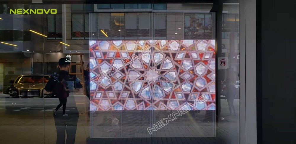 香港Rolls Royce 店透明LED显示屏项目(图2)