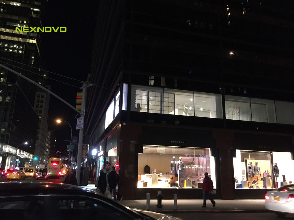 世界知名婚纱品牌AMSALE透明LED显示屏(图1)