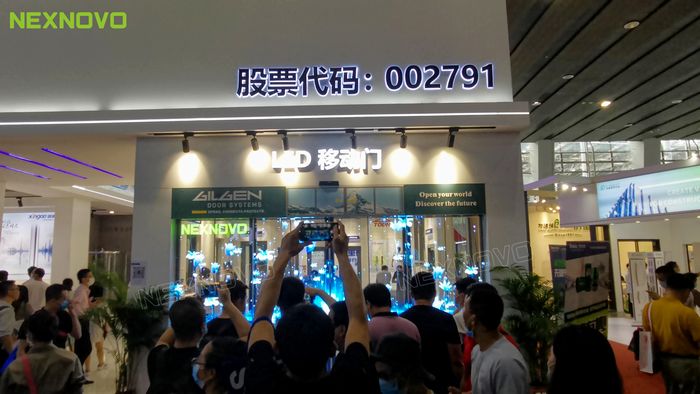 晶泓LED光电玻璃屏,建博会大放异彩,燃爆展会现场!(图3)